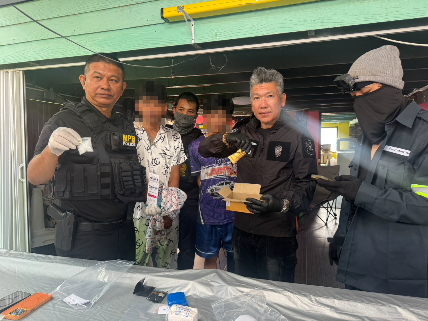 Teens arrested with illicit substances. (Photo: Wassayos Ngamkham)