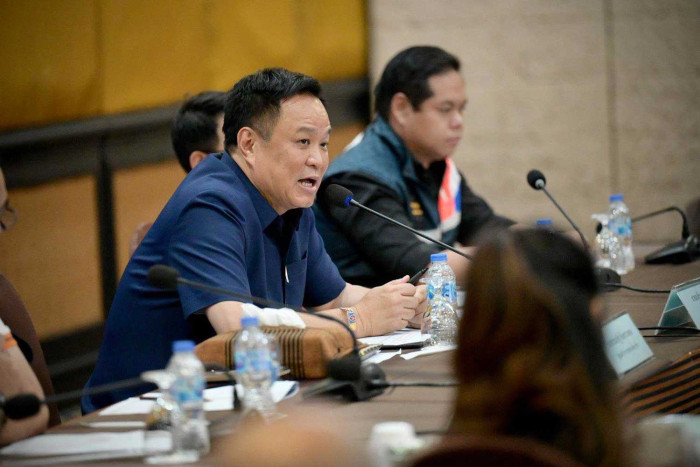 PM warns of rain as cleanup begins
