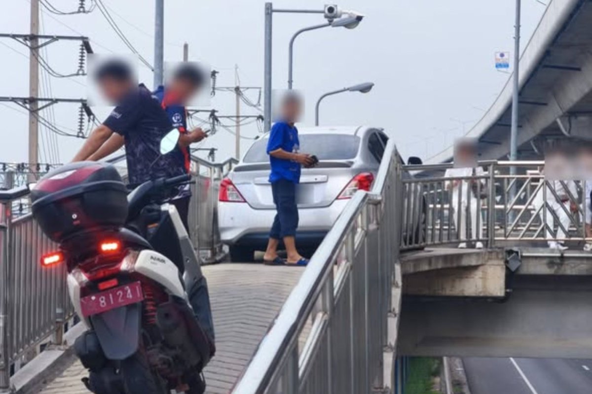 Post Drivel Bangkok Post - Elderly driver gets into GPS jam