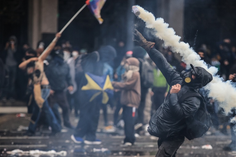 A man throws tear gas during a demonstration in Buenos Aires against budget-slashing Argentine President Javier Milei's education spending.(Photo: AFP)