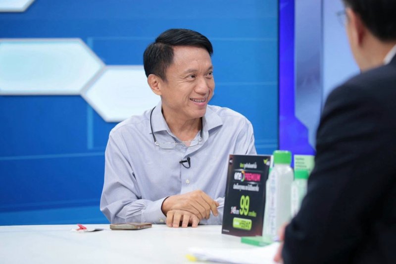 Former Democrat MP Sirichok Sopha posts his photo at a talk show programme on One31 digital TV channel on Sept 23. (Photo: Sirichok Sopha Facebook account)