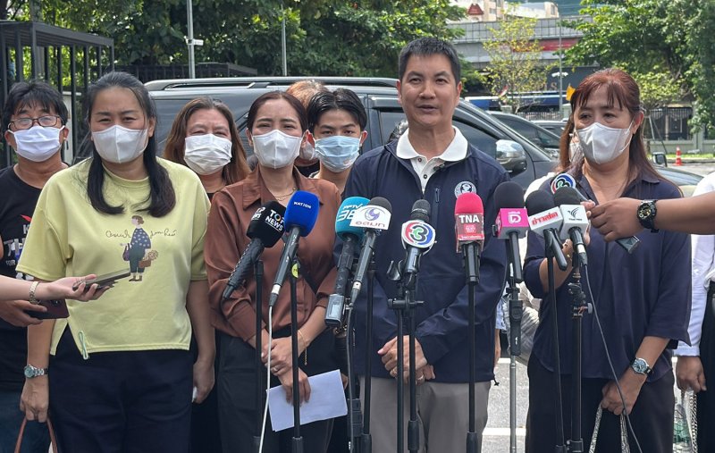 Parents and teachers speak to reporters after filing a complaint with the Crime Suppression Division over the failed China study trip. (Photo supplied/ Wassayos Ngamkham)