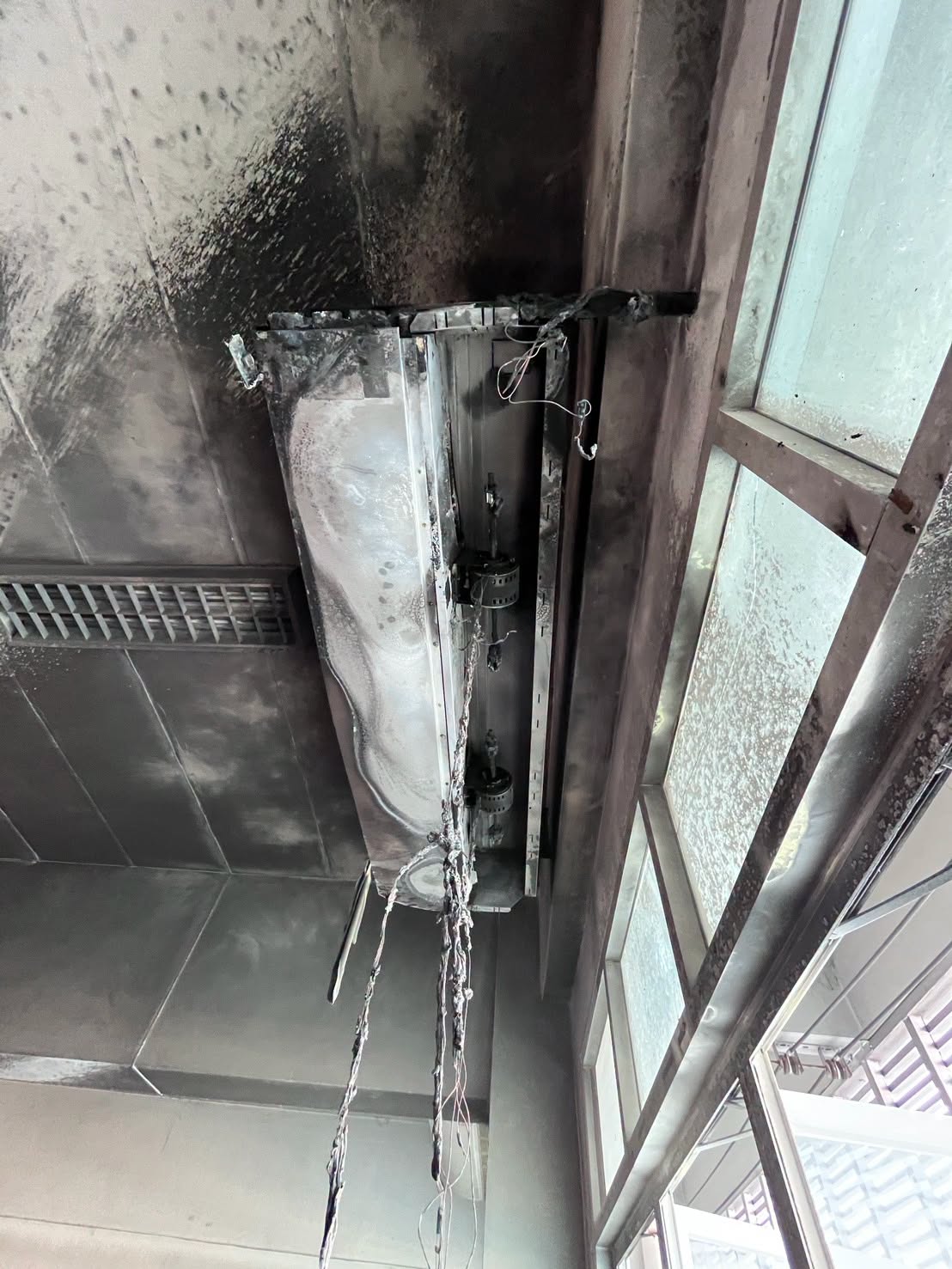 The air conditioning unit under investigation of being the cause of fire. (Photo: Lampang Municipality)