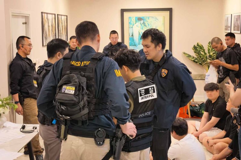 On Monday, Thai and South Korean police raid a house in Bangkok suspected of being used as a call-scam centre targeting South Koreans. (Royal Thai Police photo)