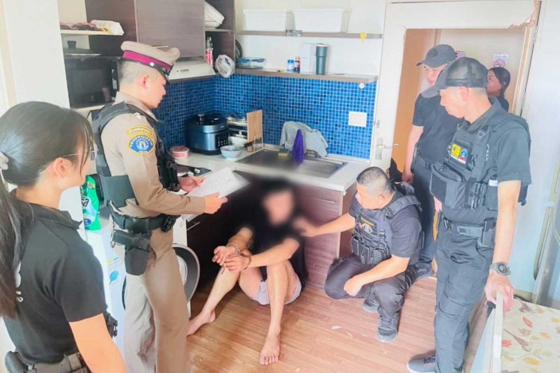 Police raid 27 locations across 11 provinces, including Bangkok, Chiang Mai and Chon Buri, arresting 39 suspects, including eight Chinese nationals, over alleged fraud, impersonation and money laundering. photos by Royal Thai Police