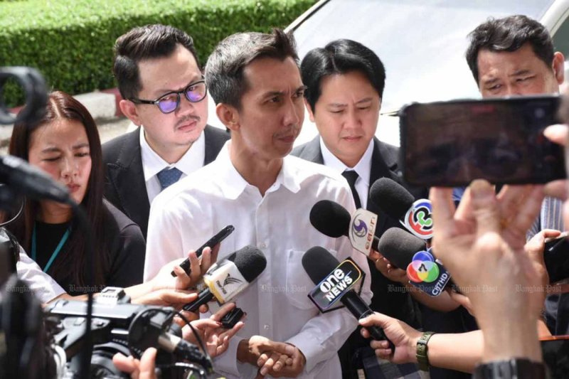 Klatham Party MP Chonnaput Naksua speaks to reporters at the Office of the Attorney-General in Bangkok on Aug 24. (Photo supplied)