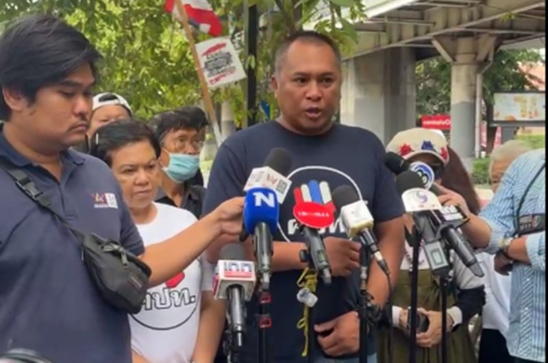 Pichit Chaimongkol, a leader of the Network of Students and People for Reform of Thailand, speaks to reporters at police headquarters in Bangkok, where he called for stepped-up investigations of public servants turning a blind eye to illegal businesses. (Photo: Pornprom Satrabhaya)