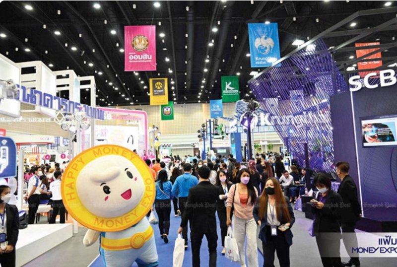 Leading banks exhibit at a recent Monday Expo event.