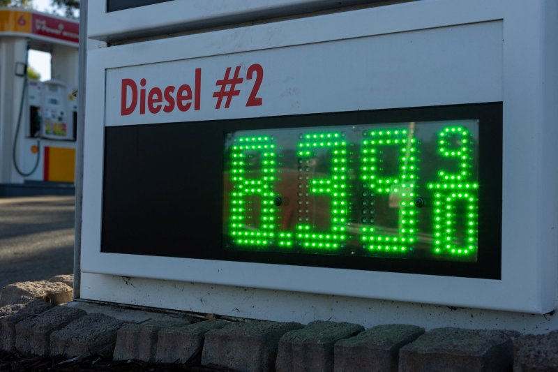 The current price of diesel fuel — equivalent to 74.50 baht per litre — is displayed at a service station in Encinitas, California, on Oct 21, 2026. (Photo: Reuters)