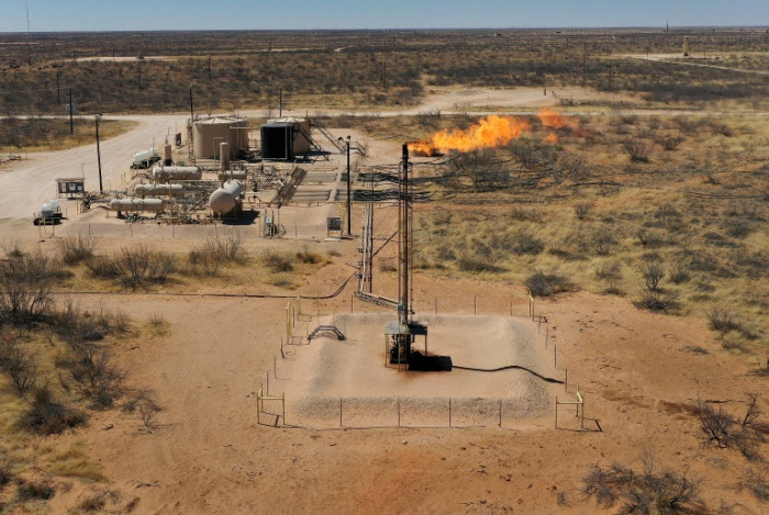 Trump drastically loosens oil and gas methane rules - Bangkok Post