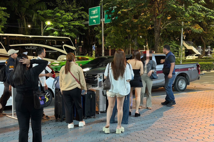 Vietnamese women arrested for prostitution on Sukhumvit Rd - Bangkok Post