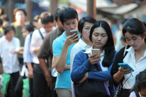 Survey: Smartphone usage by young varies by region