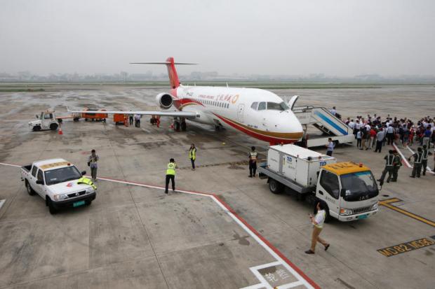 An ARJ21-700, China's first domestically produced regional jet, arrives at Shanghai Hongqiao Airport after making its first flight from Chengdu yesterday. (REUTERS photo)