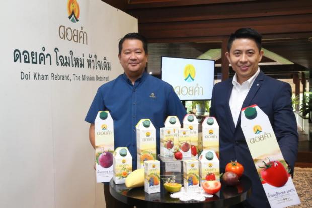 Pipatpong Israsena (left), president and chief executive of Doi Kham Food Products, and chief operating officer Sorapas Suttienkul present Doi Kham products.