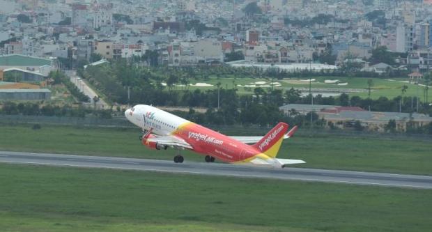 A VietJet Air A320 takes off. The Vietnamese low-cost carrier will begin flights of its Thai subsidiary in mid-September.