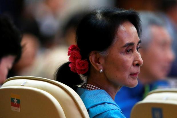 Myanmar leader Aung San Suu Kyi attends the Asean Summit gala dinner in Vientiane, Laos on Wednesday. (Reuters photo) Myanmar leader Aung San Suu Kyi attends the Asean Summit gala dinner in Vientiane, Laos on Wednesday. (Reuters photo)