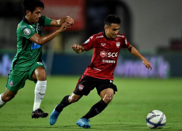 Muang Thong and Port get tough on misbehaving fans