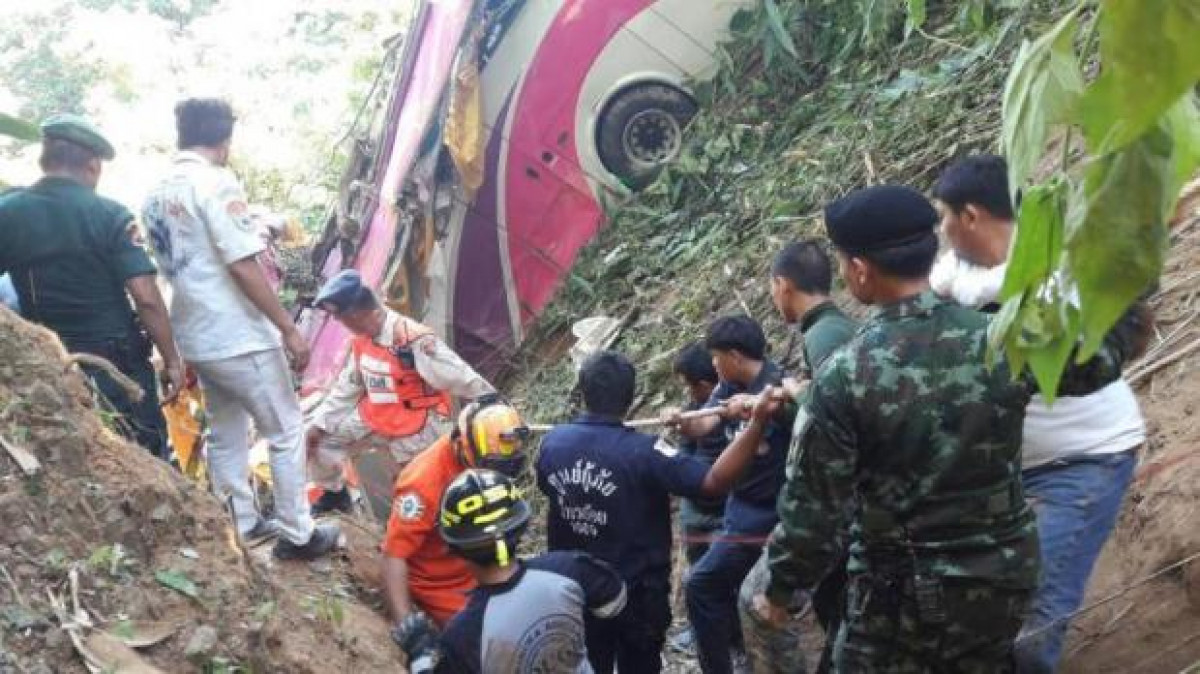 Bangkok Post - 18 killed in tour bus ravine plunge horror