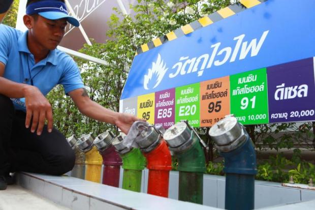 A man checks pipes at a PTT station on Srinakarin Road. The government says production of ethanol is likely to drop this month. SOMCHAI POOMLARD