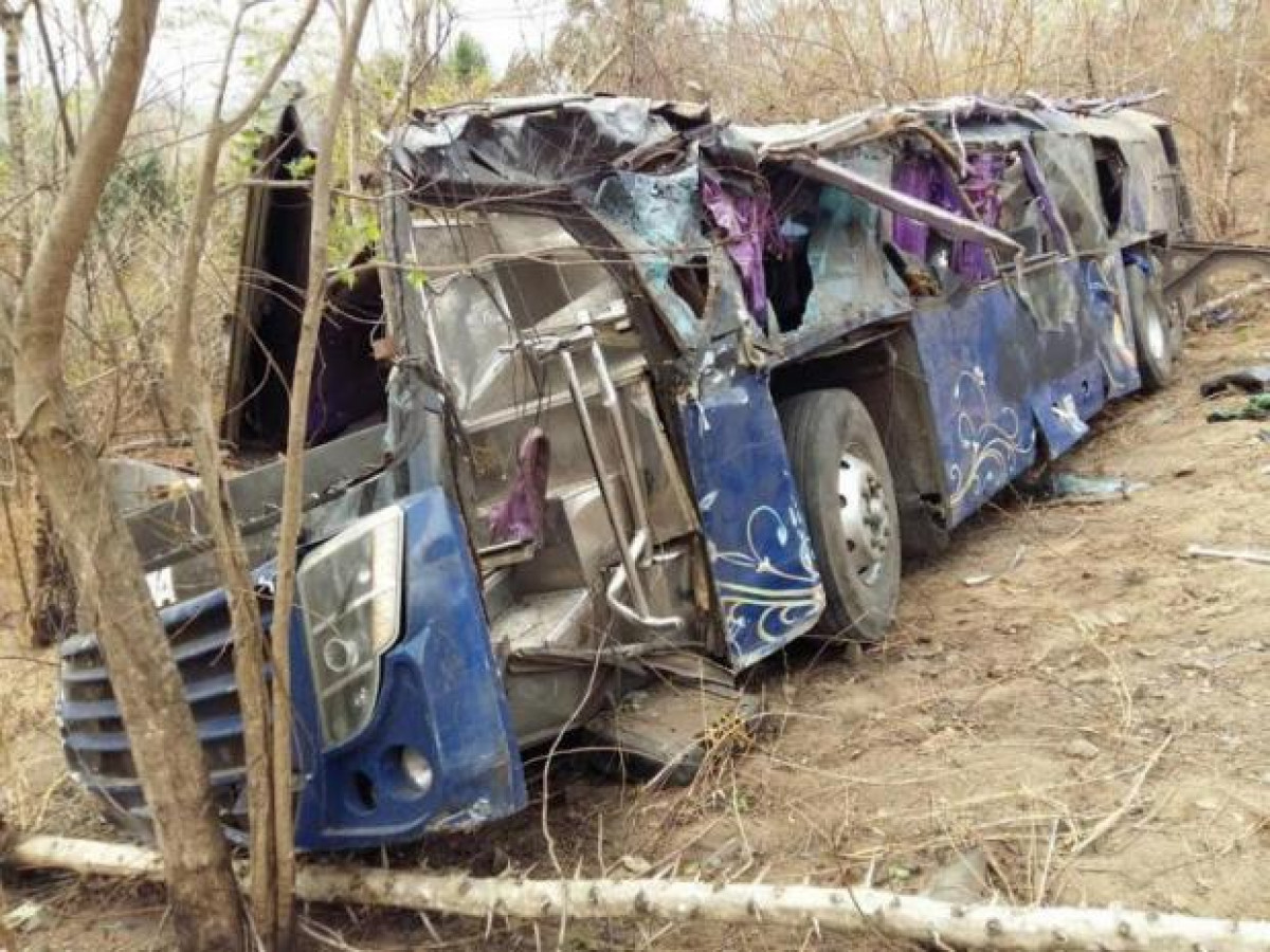 Bangkok Post - Six die in horror bus ravine plunge