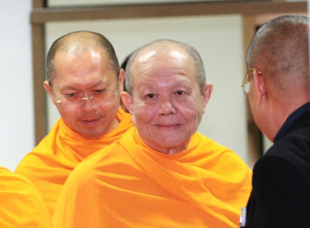 Phra Dattajivo turns himself over to cops