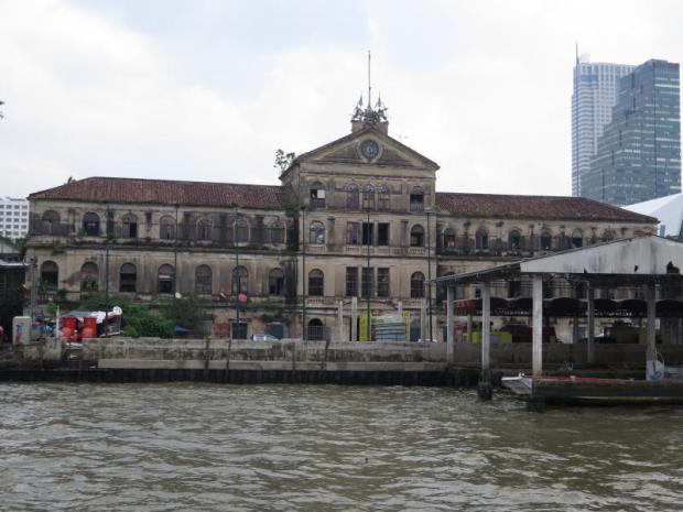 The old Customs House by the Chao Phraya River, along with the Queen Sirikit National Convention Center, will be transformed into luxury hotels. SMARN SUDTO