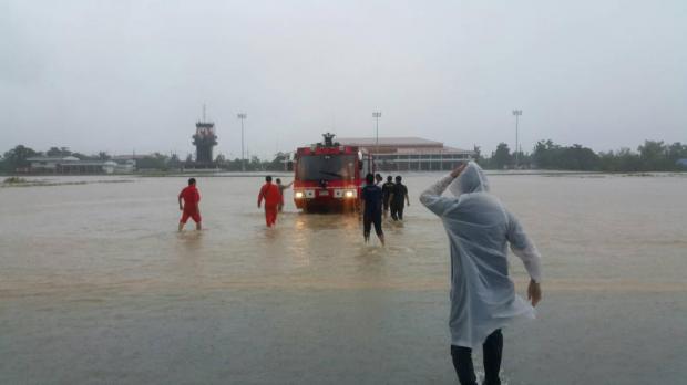 Technicians and experts inspect the flooded Sakon Nakhon airport on Friday for damage to the electric power system and other infrastructure. (Photo by the Department of Airports)