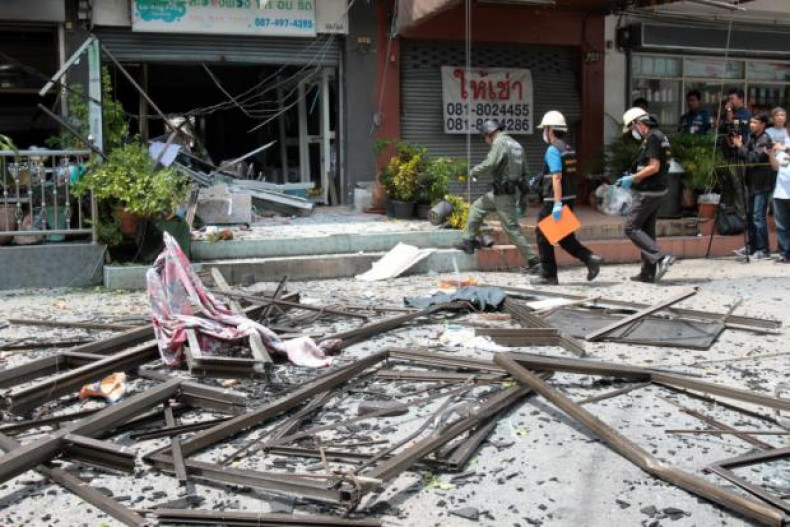 Explosion at laundry injures 8