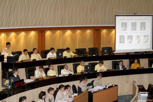 The National Legislative Assembly convenes a session yesterday to select members of the Election Commission. They voted for five of seven candidates, with two failing to get chosen as they did not meet the qualifications. (Photo by Apichart Jinakul)