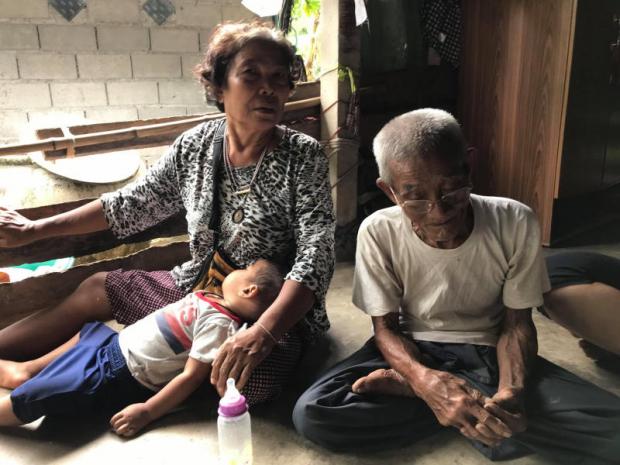 Left After decades of fighting for Thai citizenship, Thanom, right, and Yeed Chukaew finally obtained their ID cards although some of their grandchildren are still living in Thailand as stateless people.