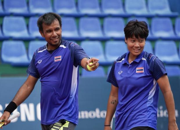 Tennis duo reach mixed doubles final