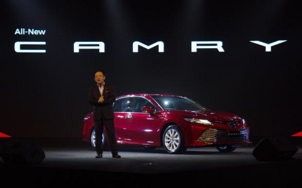 Mr Sugata with the new Camry. Production for NiMH batteries has been rescheduled to begin in the middle of next year.