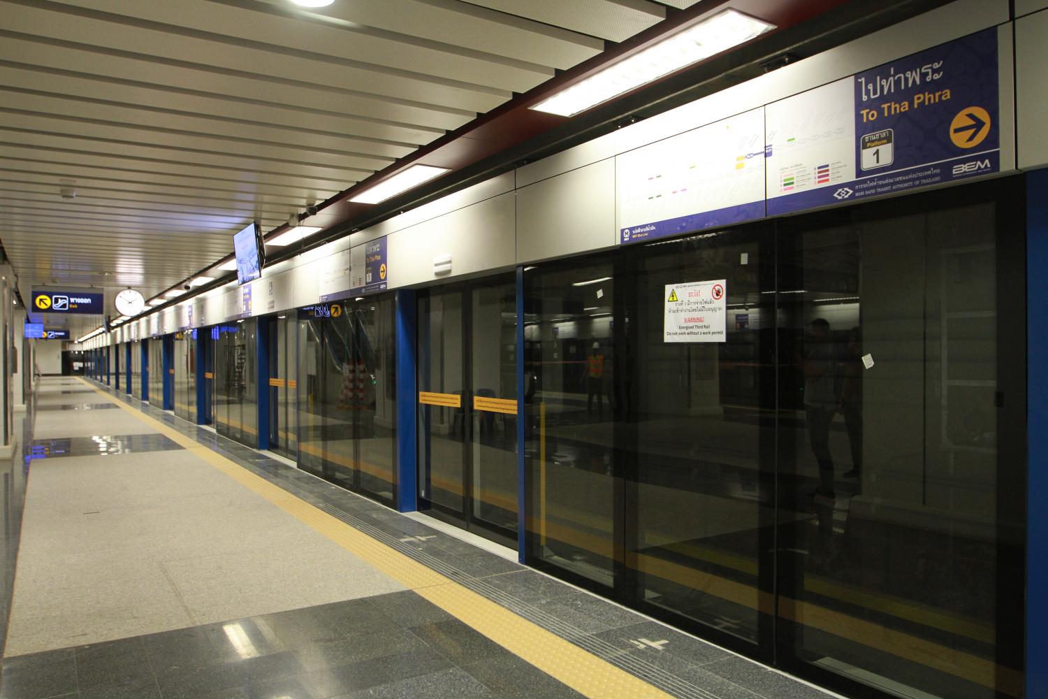 In this picture is the Tha Phra station of the MRT Blue Line extension from Hua Lamphong – Tha Phra. (Photo by Pawat Laopaisarntaksin)