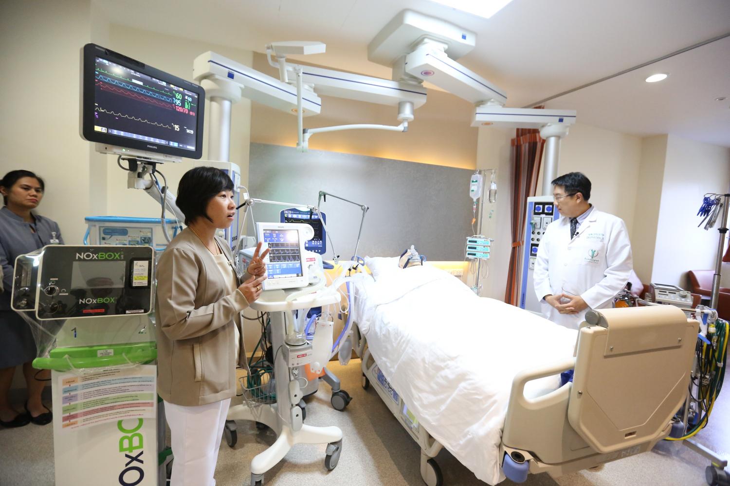 Bumrungrad staff demonstrate ICU operations. The hospital plans to add 24 ICU beds during 2020-22 for elderly patients.