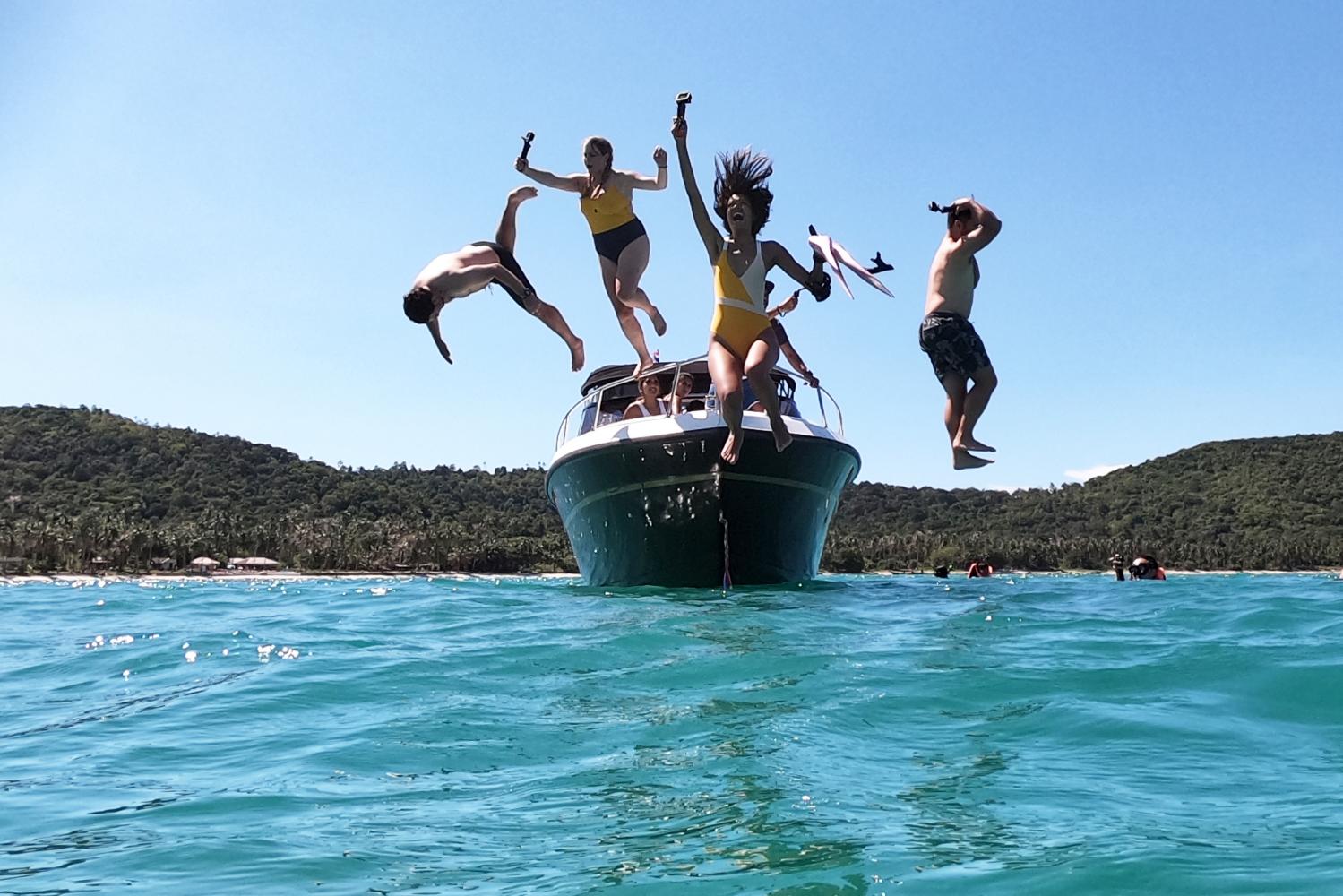 Tourists jump off a boat near Koh Samui. (Photo by Karnjana Ayuwatanachai)