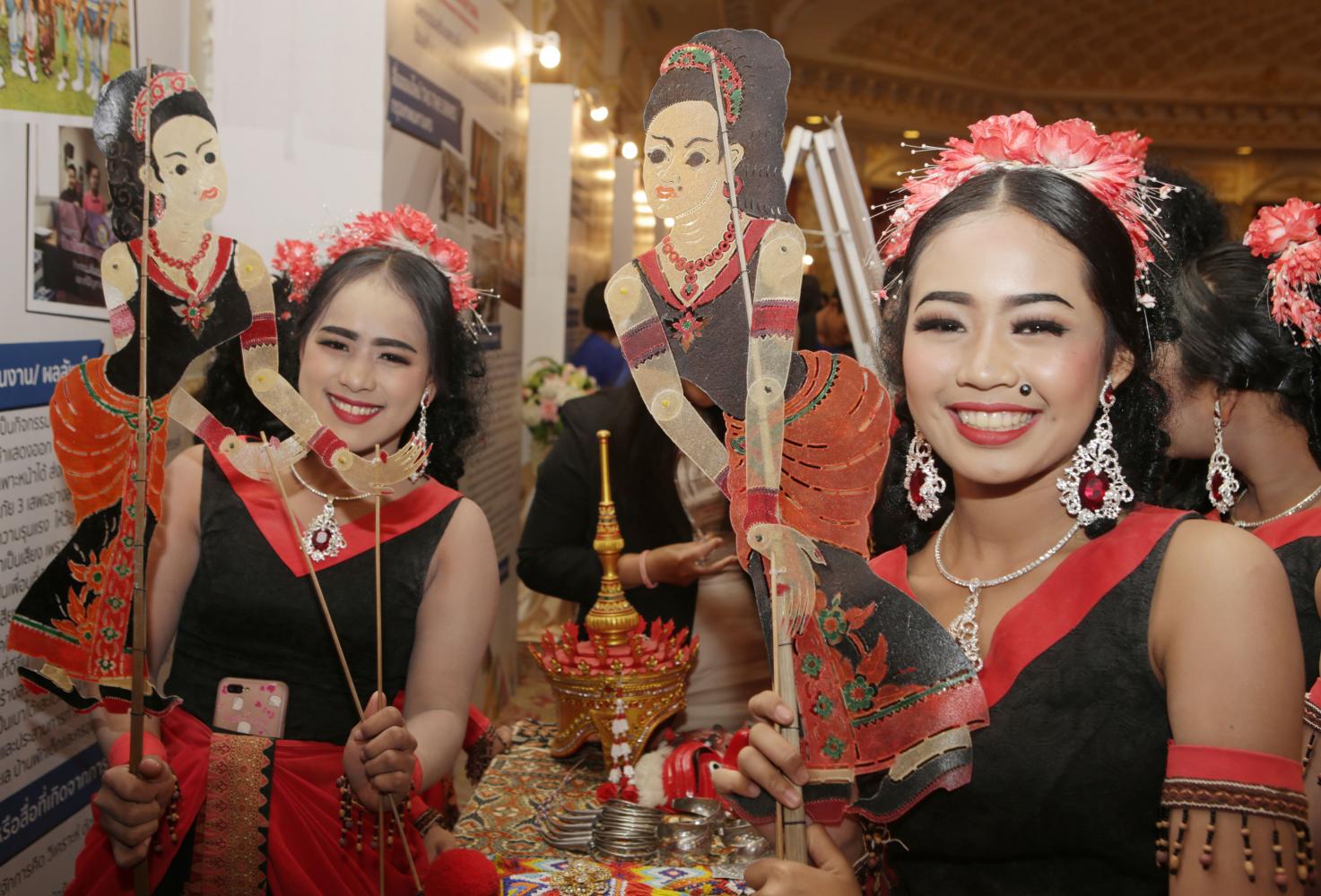 Students dressed in southern dance attire attend a Ministry of Social Development and Human Security event on Sunday held to empower the youth in order to prevent unintended pregnancies. Minister Chuti Krairiksh presided over the event. Apichit Jinakul