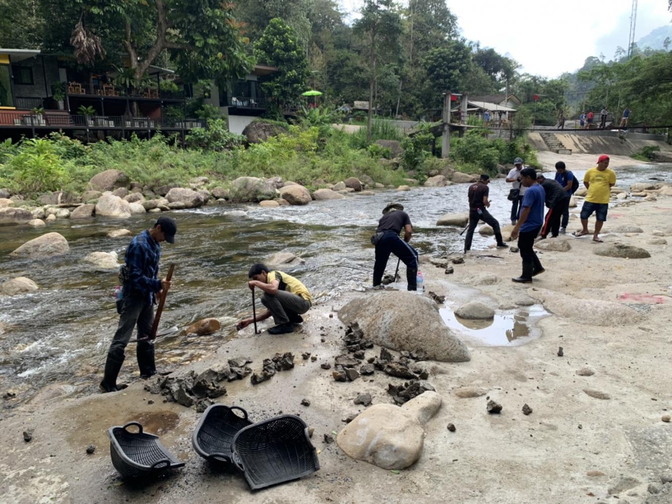 Eateries get five days to fix eyesore