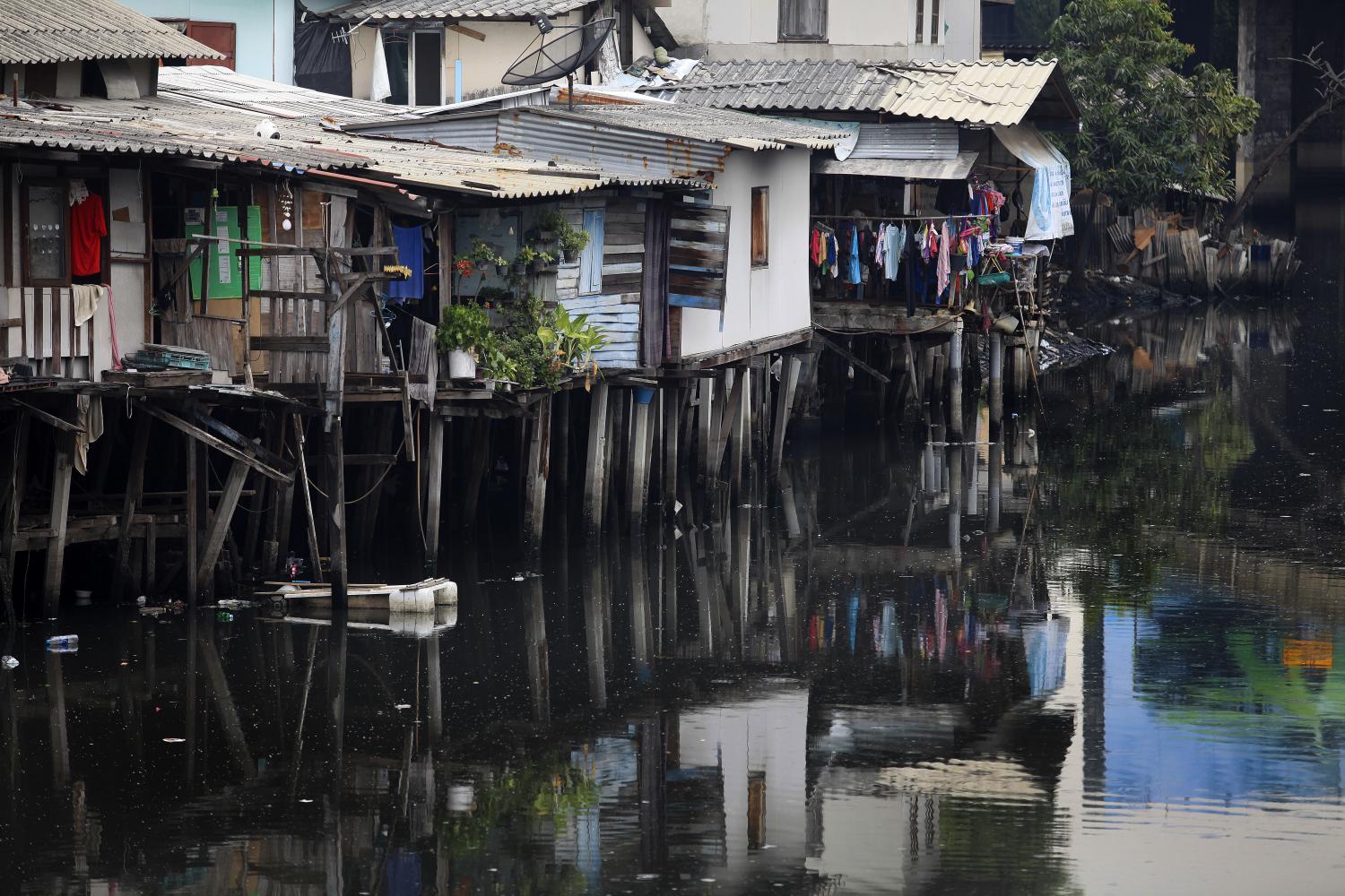 Under threat: Rim Khlong Wat Saphan community is one of 26 communities in the Klong Toey area set to be relocated to pave the way for the Port Authority of Thailand's 492-billion baht complex.