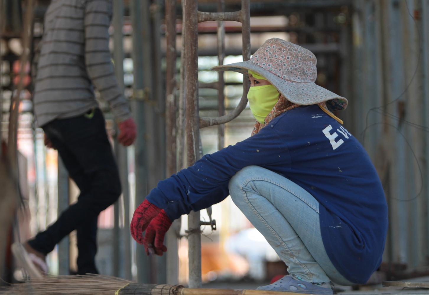 Experts say the unemployment rate and the number of laid-off workers will rise in 2020. (Photo by Tawatchai Kemgumnerd)