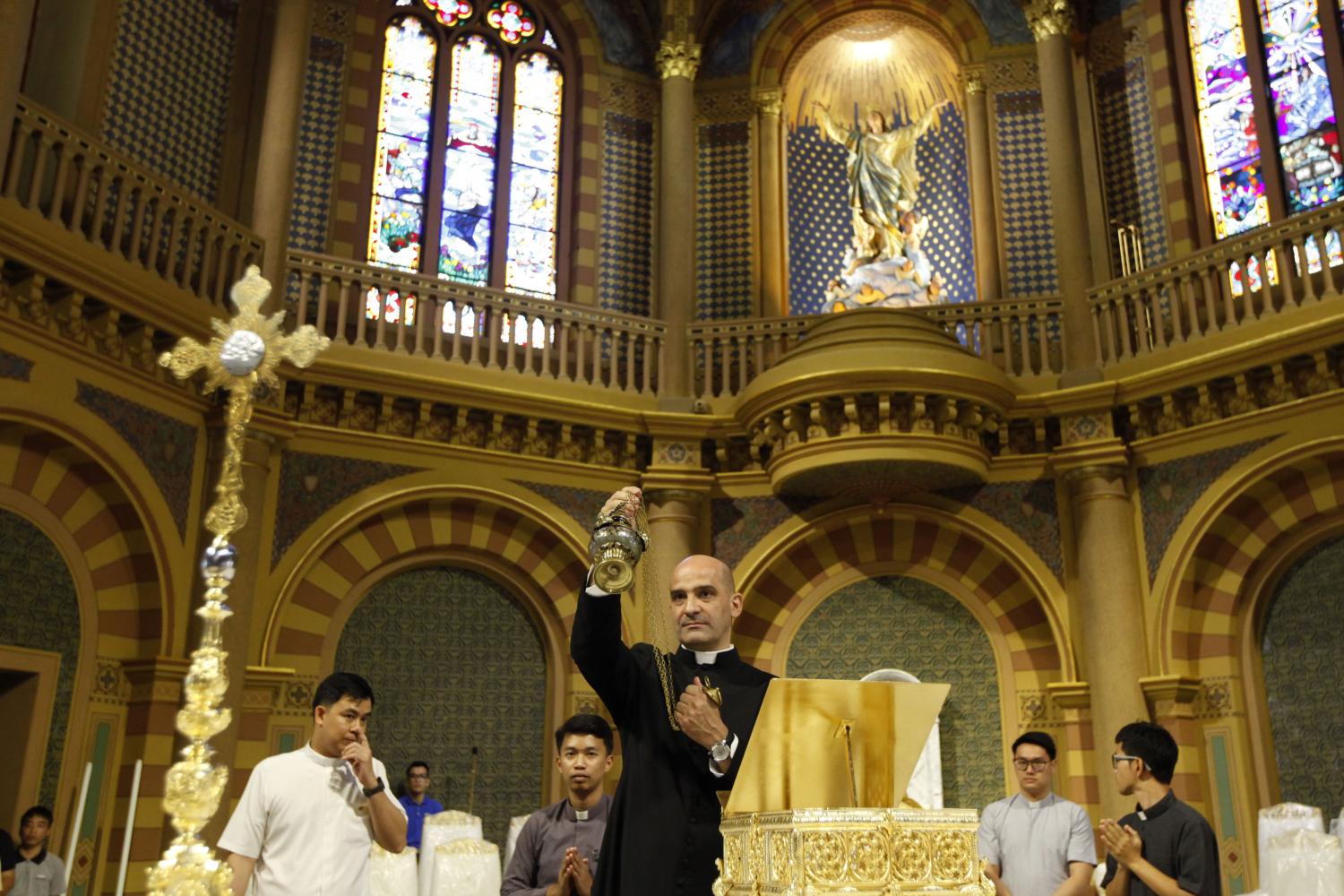 A priest from the Vatican rehearses a religious rite that will form part of Friday's Mass at Assumption Cathedral in Bangkok's Bang Rak district during the four-day visit to Thailand by Pope Francis. The Roman Catholic leader arrives in the country on Wednesday. (Wichan Charoenkiatpakul)