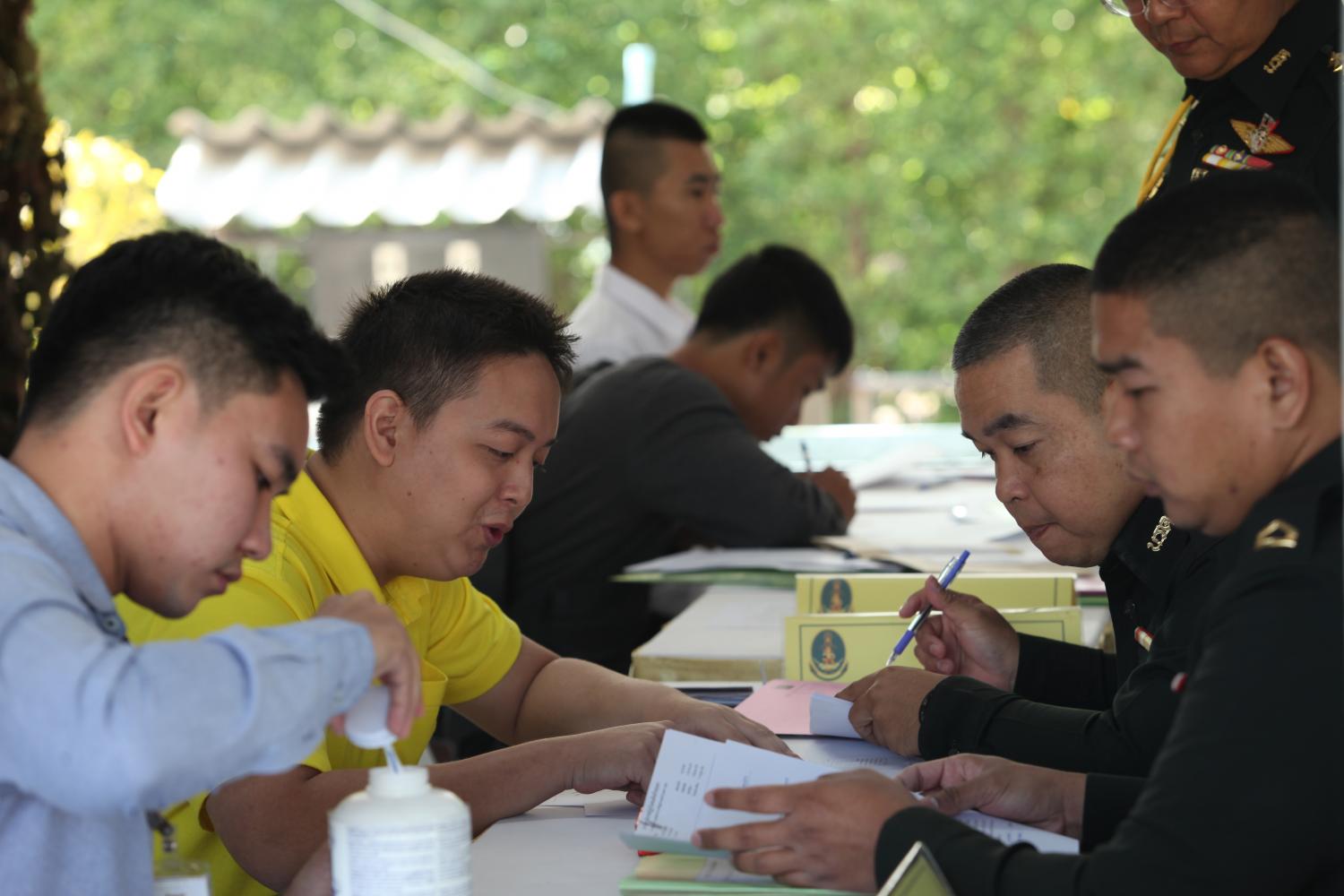 Reservists flock to first day of army recruitment drive