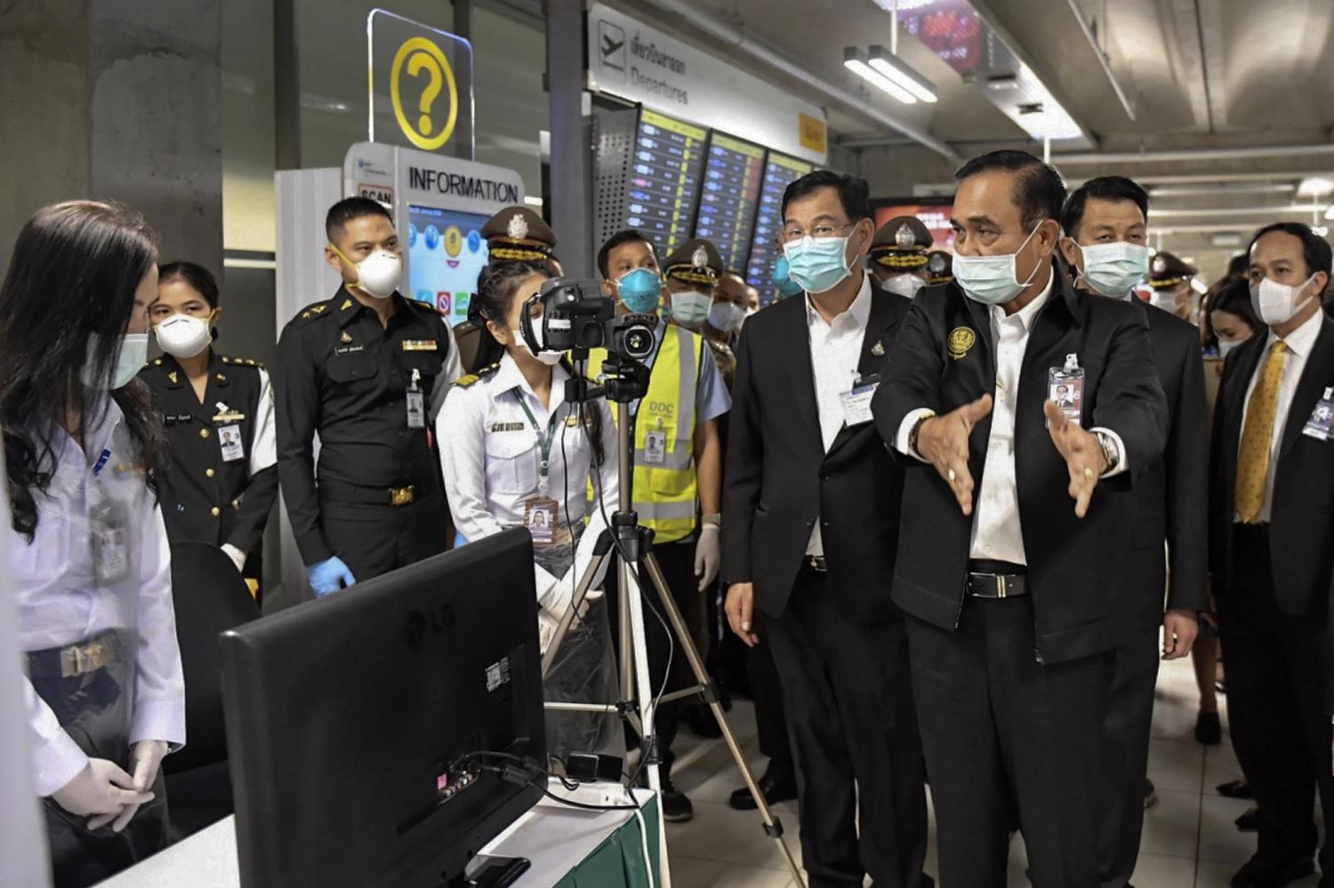 Prime Minister Prayut Chan-o-cha visited Suvarnabhumi airport to address the novel coronavirus outbreak, one of the key issues faced by the government. Prime Minister Prayut Chan-o-cha visited Suvarnabhumi airport to address the novel coronavirus outbreak, one of the key issues faced by the government.