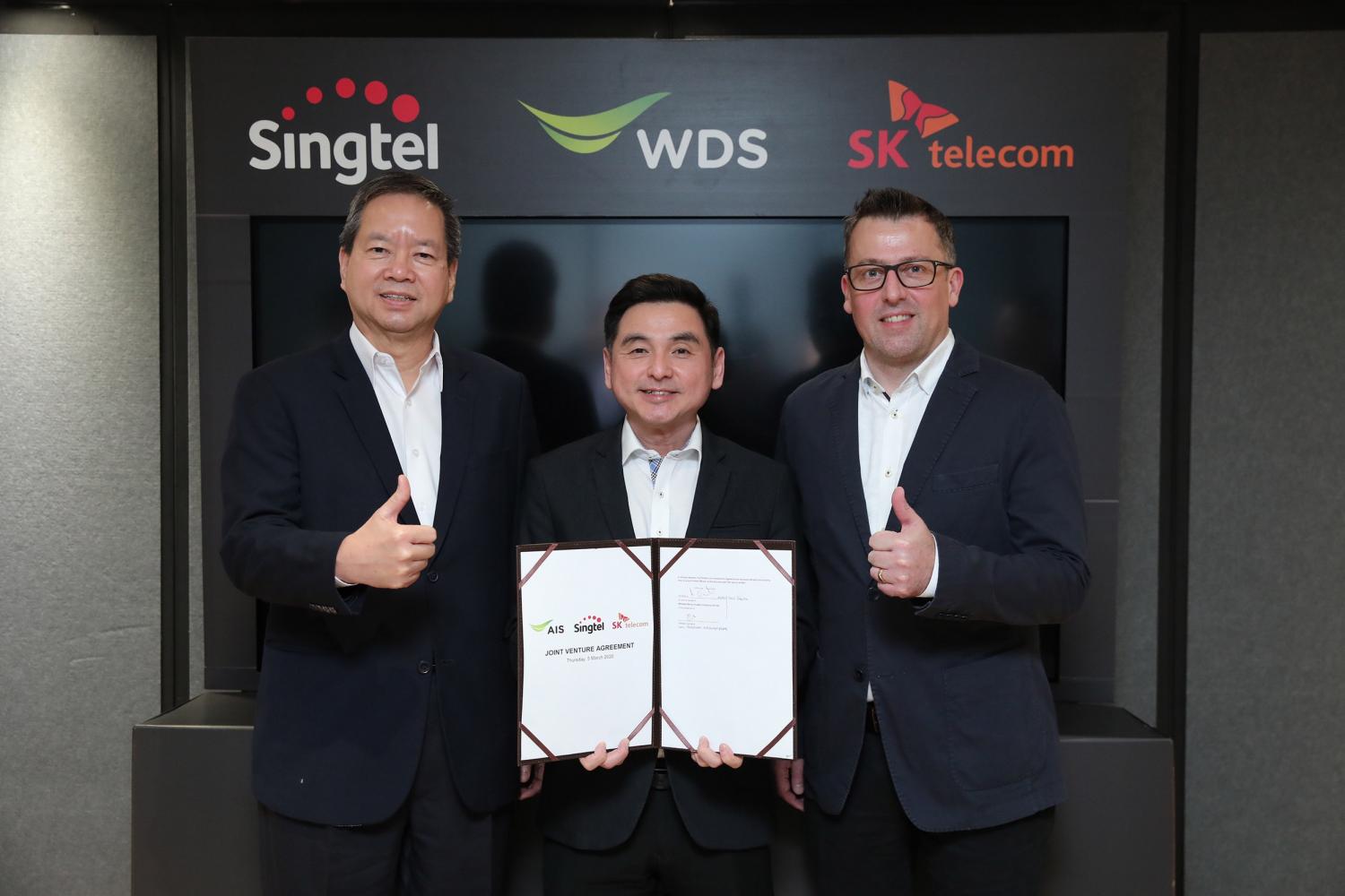 AIS, Singtel shell out  for gaming