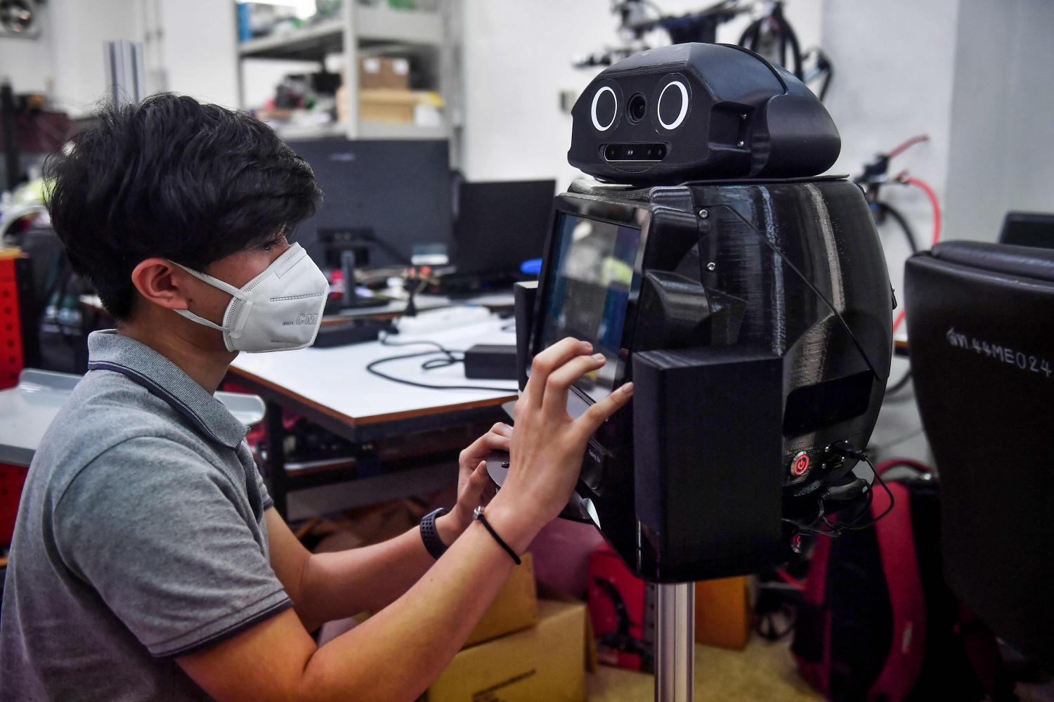 'Ninja' robots to  help treat infected