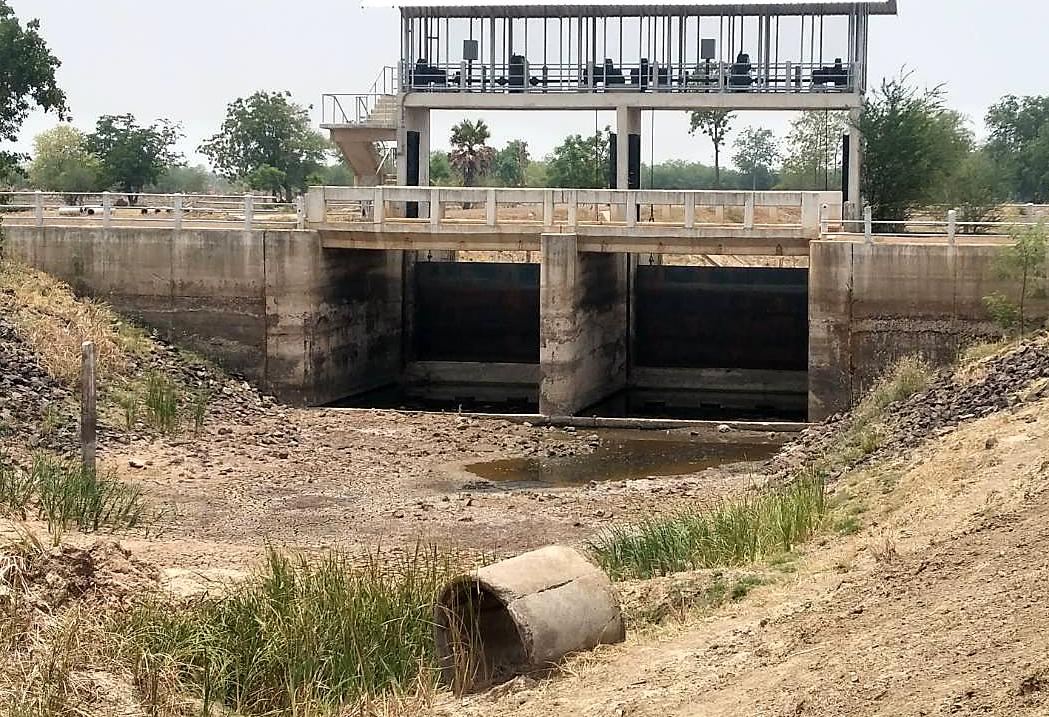 Lam Prasart Korat in Non Sung district, Nakhon Ratchasima, has dried up. (Photo: Prasit Tangprasert)