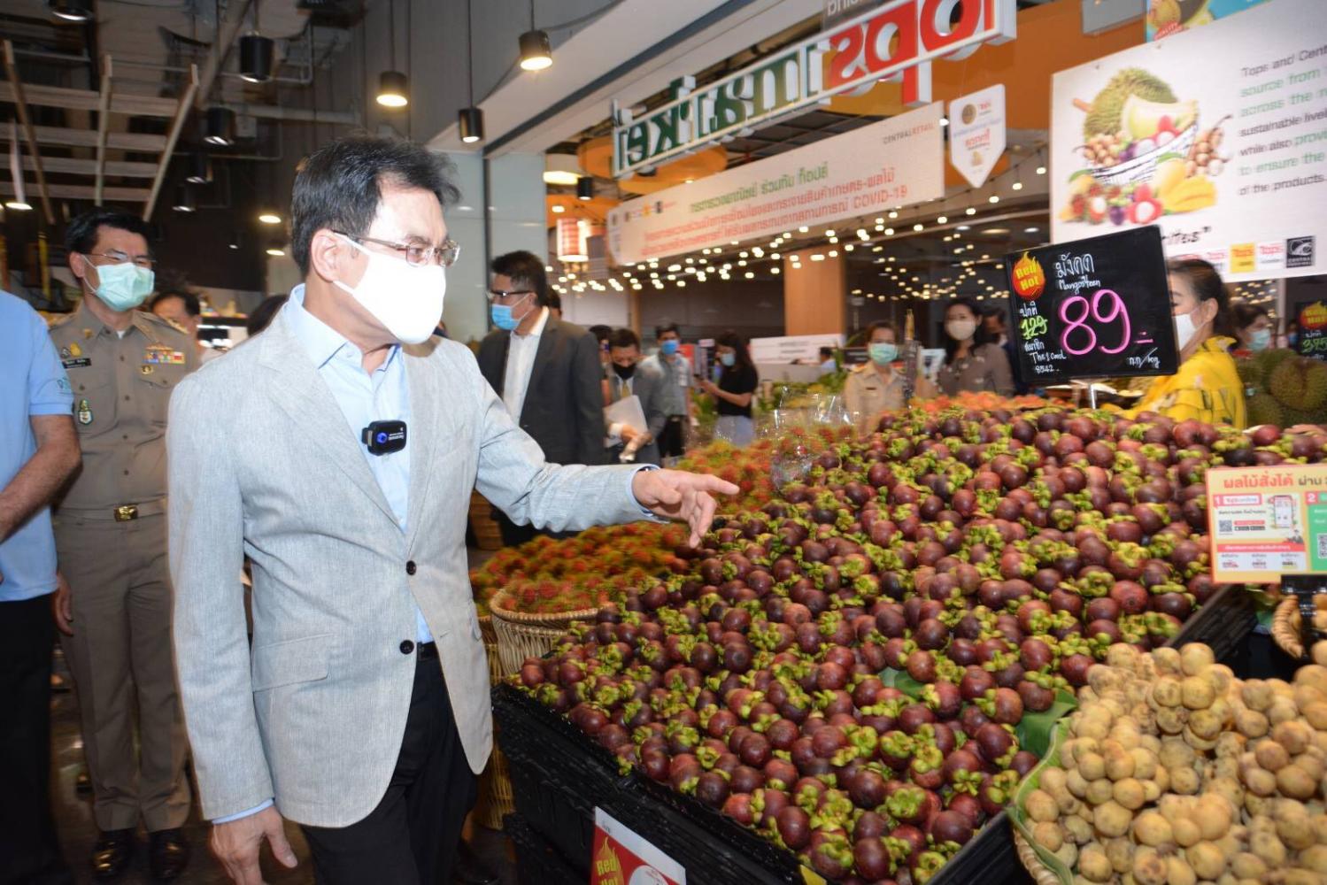 Supermarkets take on harvest fruit sales