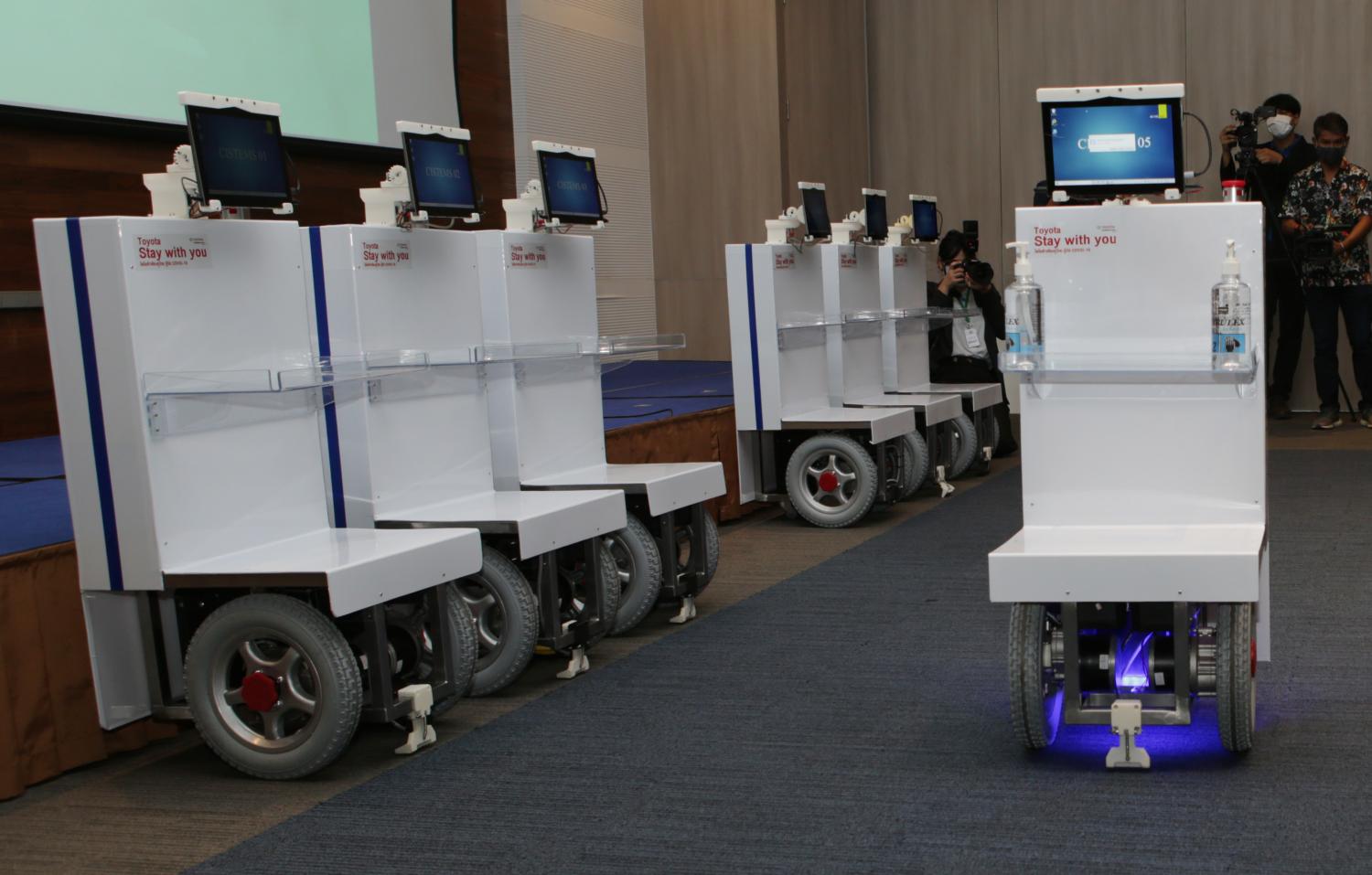 City hospital shows off new robot fleet