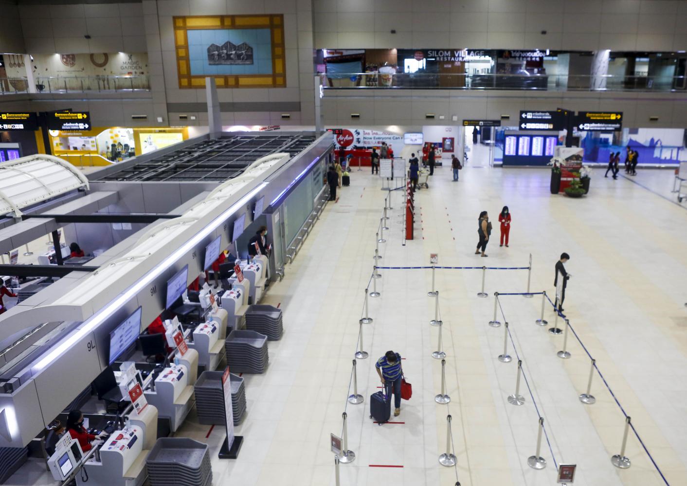 Don Mueang airport remains nearly empty this week amid international air travel restrictions. (Photo by Pattarapong Chatpattarasill)