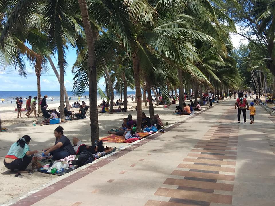 Crowds flock as beach reopens