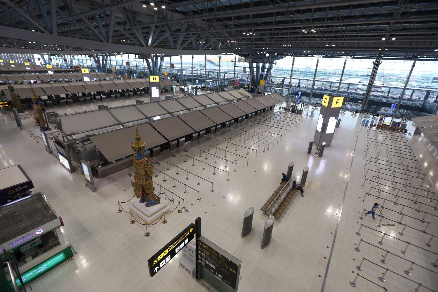 Airline counters remain closed at Suvarnabhumi airport after the country saw zero international visitors for two months as inbound flight restrictions remained in place. (Photo by Varuth Hirunyatheb)